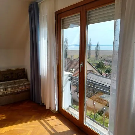 Szigligeti Panorama Apartmanhaz * Szigliget
