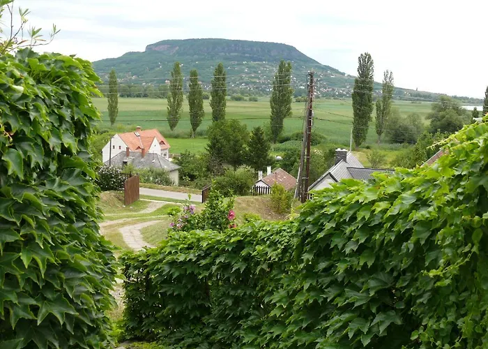 Szigligeti Panorama Apartmanhaz סיגליגט